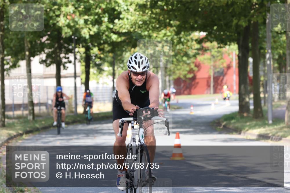 11.08.2024 - GEWOBA Citytriathlon Bremen H.Heesch http://msf.ph/oto/6768735 11.08.2024 10:24:06 Radfahren 23, 33, 37, 44, 50, 51, 70, 80, 101, 116 meine-sportfotos.de