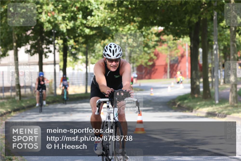 11.08.2024 - GEWOBA Citytriathlon Bremen H.Heesch http://msf.ph/oto/6768738 11.08.2024 10:24:06 Radfahren 23, 33, 37, 44, 50, 51, 70, 80, 101, 116 meine-sportfotos.de