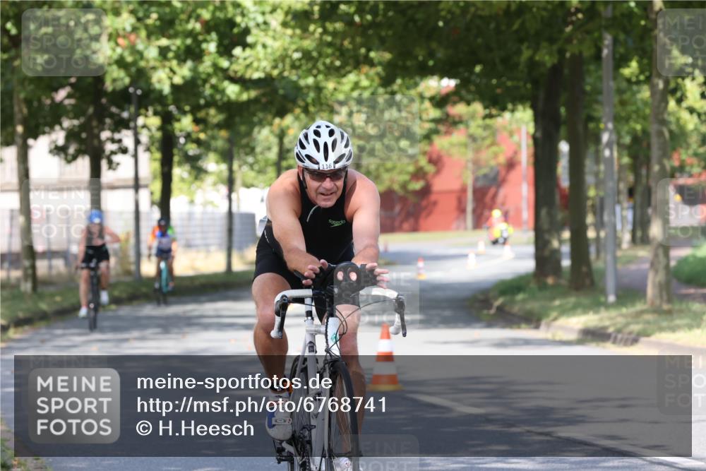 11.08.2024 - GEWOBA Citytriathlon Bremen H.Heesch http://msf.ph/oto/6768741 11.08.2024 10:24:06 Radfahren 23, 33, 37, 44, 50, 51, 70, 80, 101, 116 meine-sportfotos.de