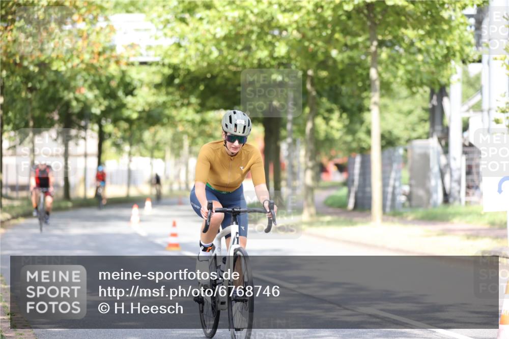 11.08.2024 - GEWOBA Citytriathlon Bremen H.Heesch http://msf.ph/oto/6768746 11.08.2024 10:41:37 Radfahren 7, 35, 47, 110 meine-sportfotos.de