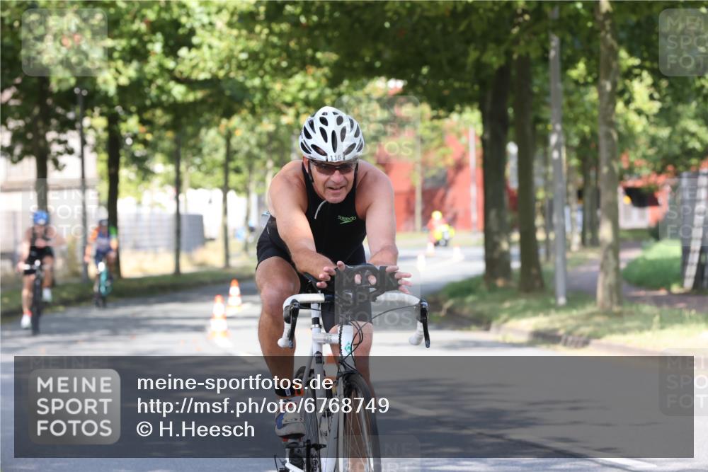 11.08.2024 - GEWOBA Citytriathlon Bremen H.Heesch http://msf.ph/oto/6768749 11.08.2024 10:24:06 Radfahren 23, 33, 37, 44, 50, 51, 70, 80, 101, 116 meine-sportfotos.de