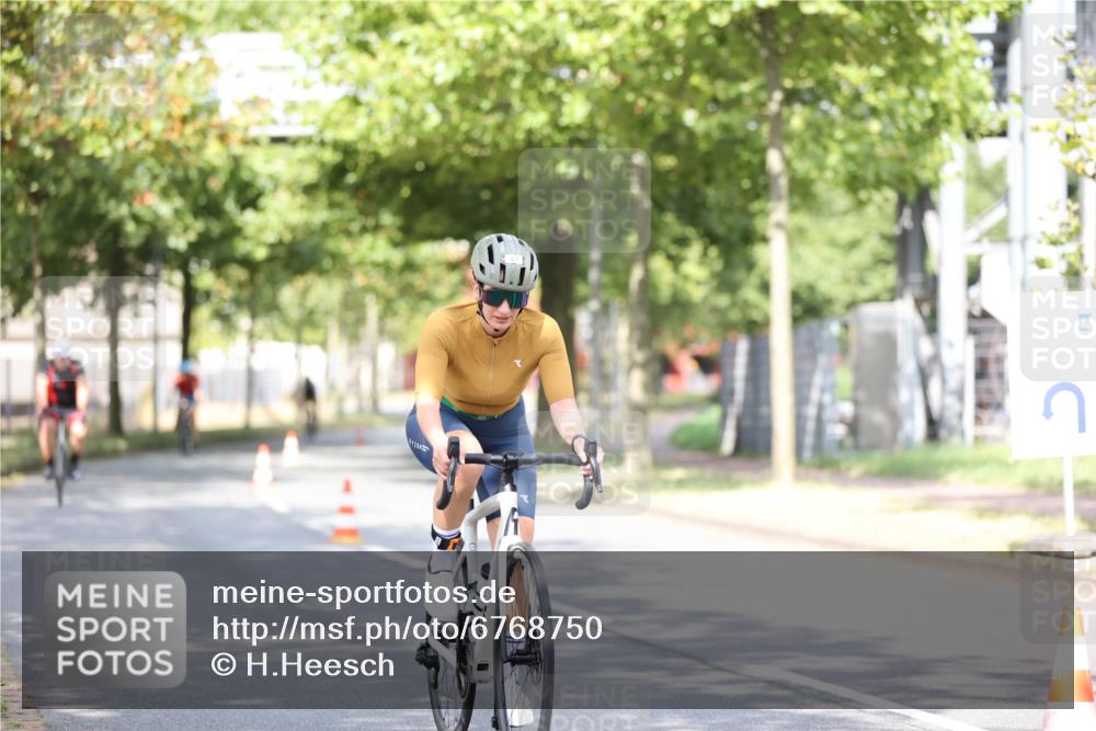 11.08.2024 - GEWOBA Citytriathlon Bremen H.Heesch http://msf.ph/oto/6768750 11.08.2024 10:41:37 Radfahren 7, 35, 47, 110 meine-sportfotos.de