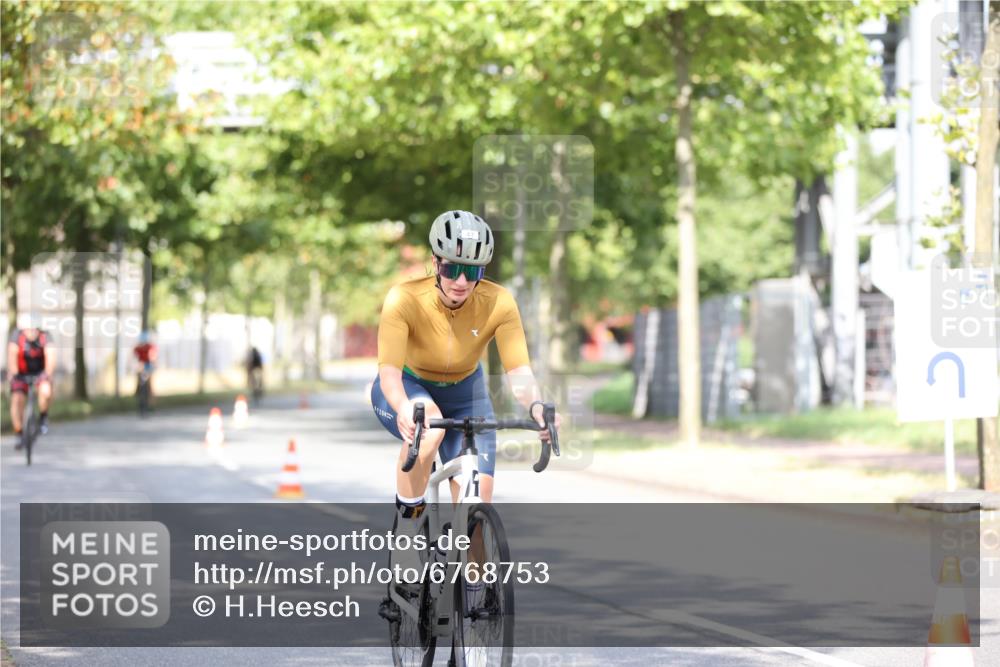 11.08.2024 - GEWOBA Citytriathlon Bremen H.Heesch http://msf.ph/oto/6768753 11.08.2024 10:41:37 Radfahren 7, 35, 47, 110 meine-sportfotos.de