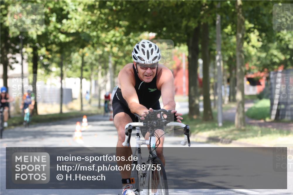 11.08.2024 - GEWOBA Citytriathlon Bremen H.Heesch http://msf.ph/oto/6768755 11.08.2024 10:24:07 Radfahren 23, 33, 37, 44, 50, 51, 70, 80, 101, 116 meine-sportfotos.de