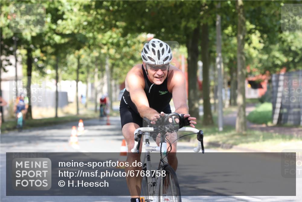 11.08.2024 - GEWOBA Citytriathlon Bremen H.Heesch http://msf.ph/oto/6768758 11.08.2024 10:24:07 Radfahren 23, 33, 37, 44, 50, 51, 70, 80, 101, 116 meine-sportfotos.de