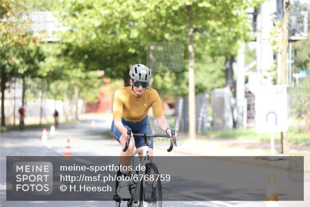 11.08.2024 - GEWOBA Citytriathlon Bremen H.Heesch http://msf.ph/oto/6768759 11.08.2024 10:41:37 Radfahren 7, 35, 47, 110 meine-sportfotos.de
