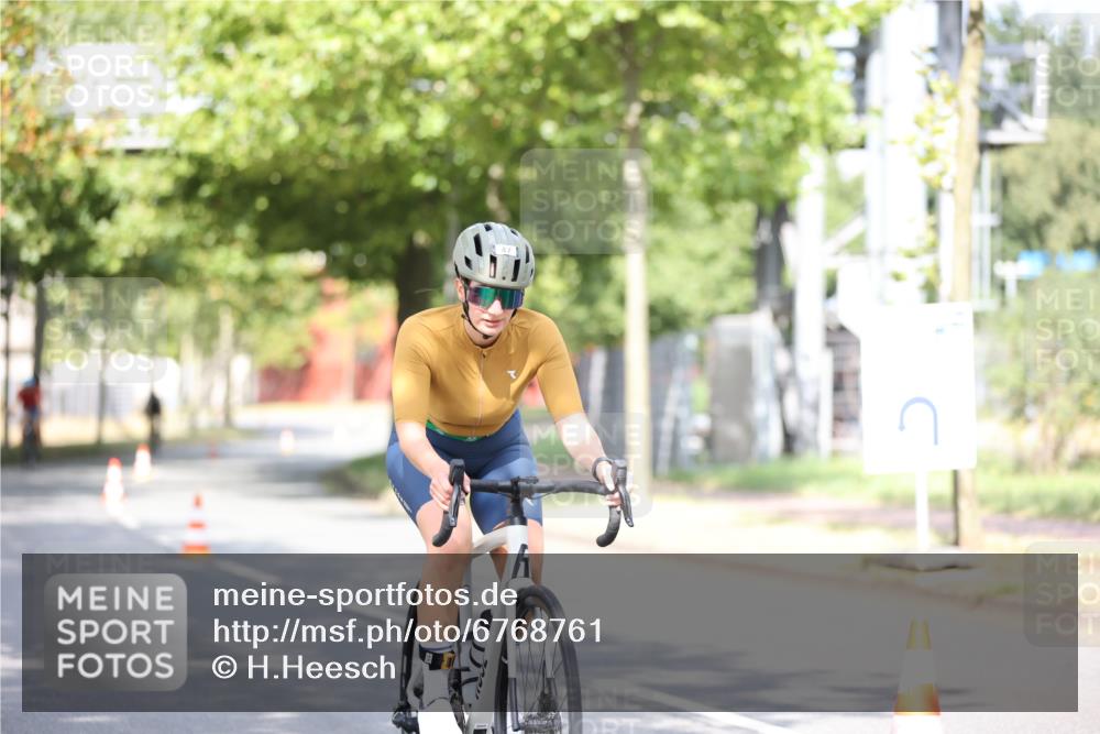 11.08.2024 - GEWOBA Citytriathlon Bremen H.Heesch http://msf.ph/oto/6768761 11.08.2024 10:41:37 Radfahren 7, 35, 47, 110 meine-sportfotos.de