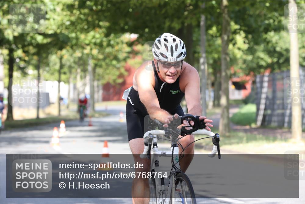 11.08.2024 - GEWOBA Citytriathlon Bremen H.Heesch http://msf.ph/oto/6768764 11.08.2024 10:24:07 Radfahren 23, 33, 37, 44, 50, 51, 70, 80, 101, 116 meine-sportfotos.de