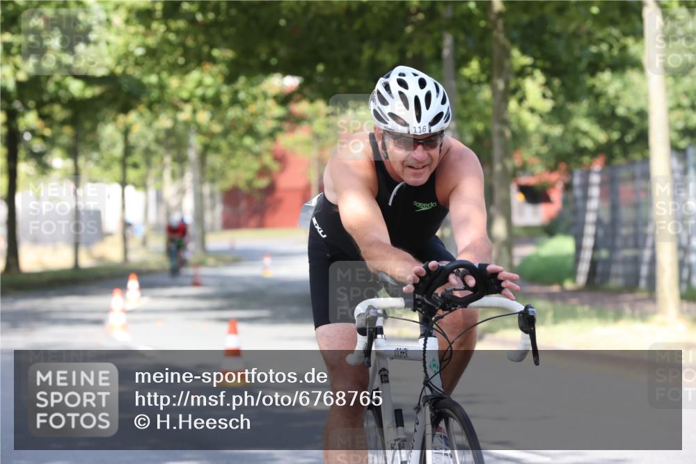 11.08.2024 - GEWOBA Citytriathlon Bremen H.Heesch http://msf.ph/oto/6768765 11.08.2024 10:24:07 Radfahren 23, 33, 37, 44, 50, 51, 70, 80, 101, 116 meine-sportfotos.de
