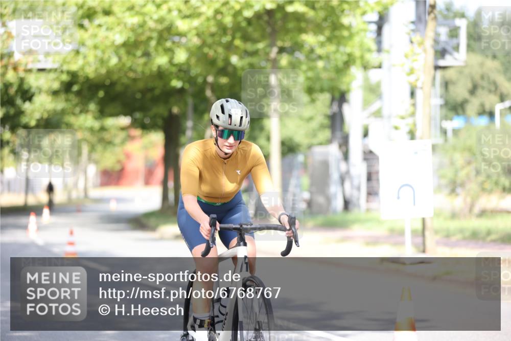 11.08.2024 - GEWOBA Citytriathlon Bremen H.Heesch http://msf.ph/oto/6768767 11.08.2024 10:41:37 Radfahren 7, 35, 47, 110 meine-sportfotos.de