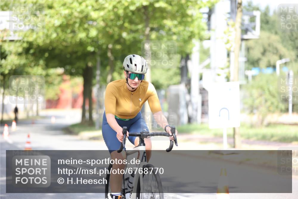 11.08.2024 - GEWOBA Citytriathlon Bremen H.Heesch http://msf.ph/oto/6768770 11.08.2024 10:41:37 Radfahren 7, 35, 47, 110 meine-sportfotos.de