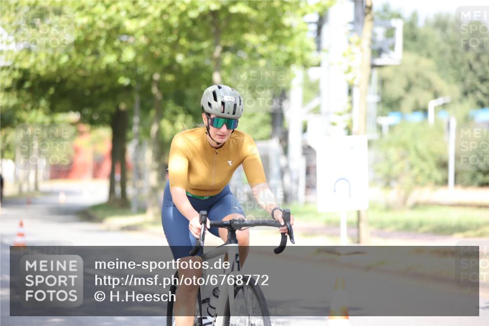 11.08.2024 - GEWOBA Citytriathlon Bremen H.Heesch http://msf.ph/oto/6768772 11.08.2024 10:41:37 Radfahren 7, 35, 47, 110 meine-sportfotos.de