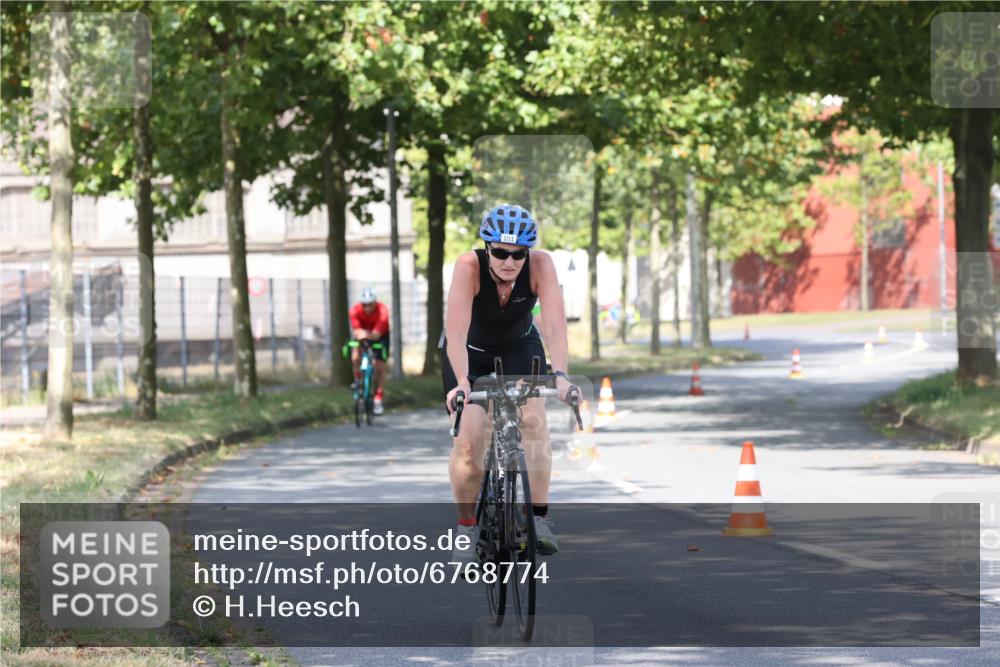 11.08.2024 - GEWOBA Citytriathlon Bremen H.Heesch http://msf.ph/oto/6768774 11.08.2024 10:24:10 Radfahren 23, 33, 37, 44, 51, 80, 101, 116 meine-sportfotos.de