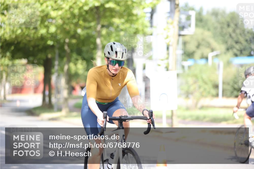 11.08.2024 - GEWOBA Citytriathlon Bremen H.Heesch http://msf.ph/oto/6768776 11.08.2024 10:41:37 Radfahren 7, 35, 47, 110 meine-sportfotos.de