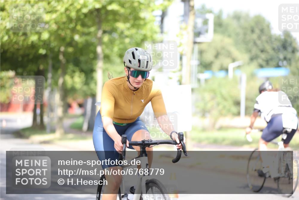 11.08.2024 - GEWOBA Citytriathlon Bremen H.Heesch http://msf.ph/oto/6768779 11.08.2024 10:41:37 Radfahren 7, 35, 47, 110 meine-sportfotos.de