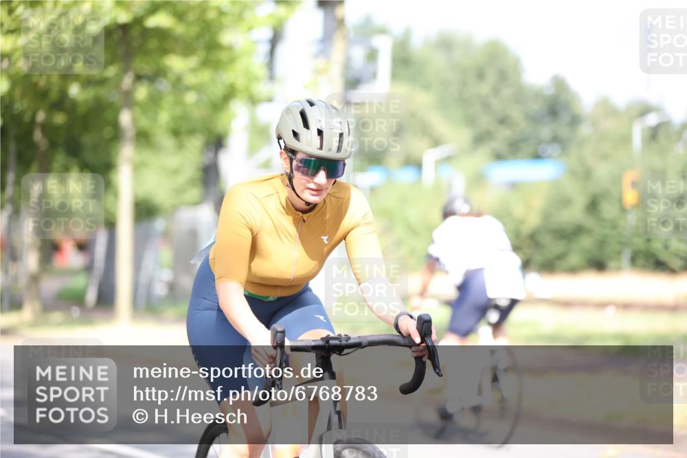 11.08.2024 - GEWOBA Citytriathlon Bremen H.Heesch http://msf.ph/oto/6768783 11.08.2024 10:41:37 Radfahren 7, 35, 47, 110 meine-sportfotos.de