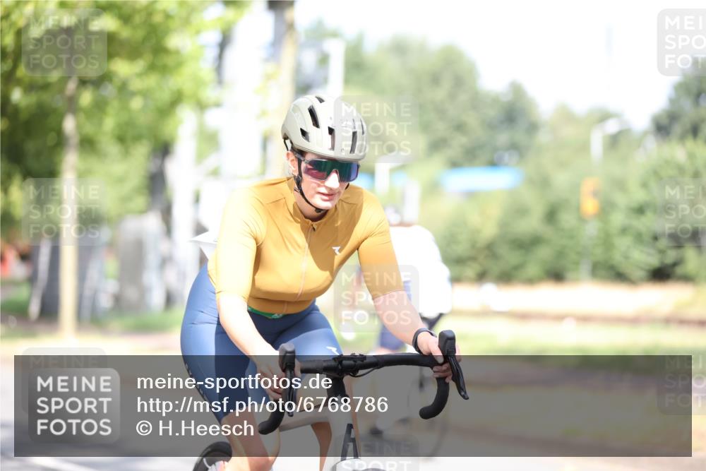11.08.2024 - GEWOBA Citytriathlon Bremen H.Heesch http://msf.ph/oto/6768786 11.08.2024 10:41:37 Radfahren 7, 35, 47, 110 meine-sportfotos.de