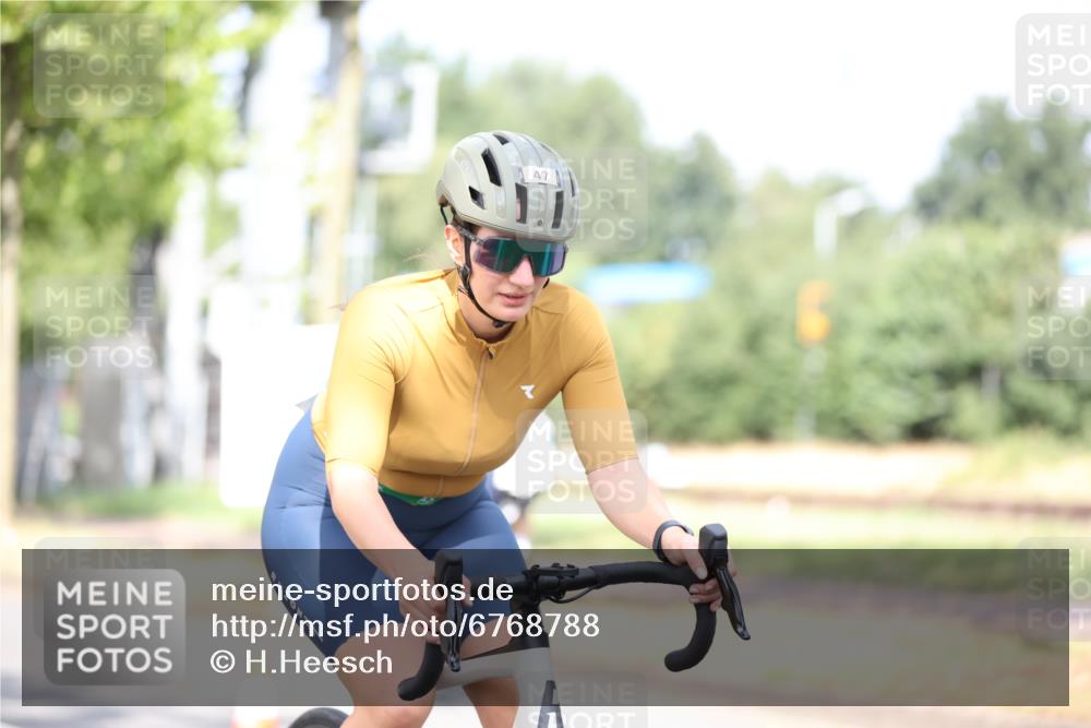 11.08.2024 - GEWOBA Citytriathlon Bremen H.Heesch http://msf.ph/oto/6768788 11.08.2024 10:41:37 Radfahren 7, 35, 47, 110 meine-sportfotos.de