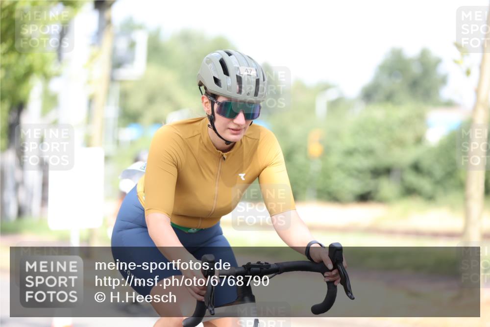 11.08.2024 - GEWOBA Citytriathlon Bremen H.Heesch http://msf.ph/oto/6768790 11.08.2024 10:41:37 Radfahren 7, 35, 47, 110 meine-sportfotos.de