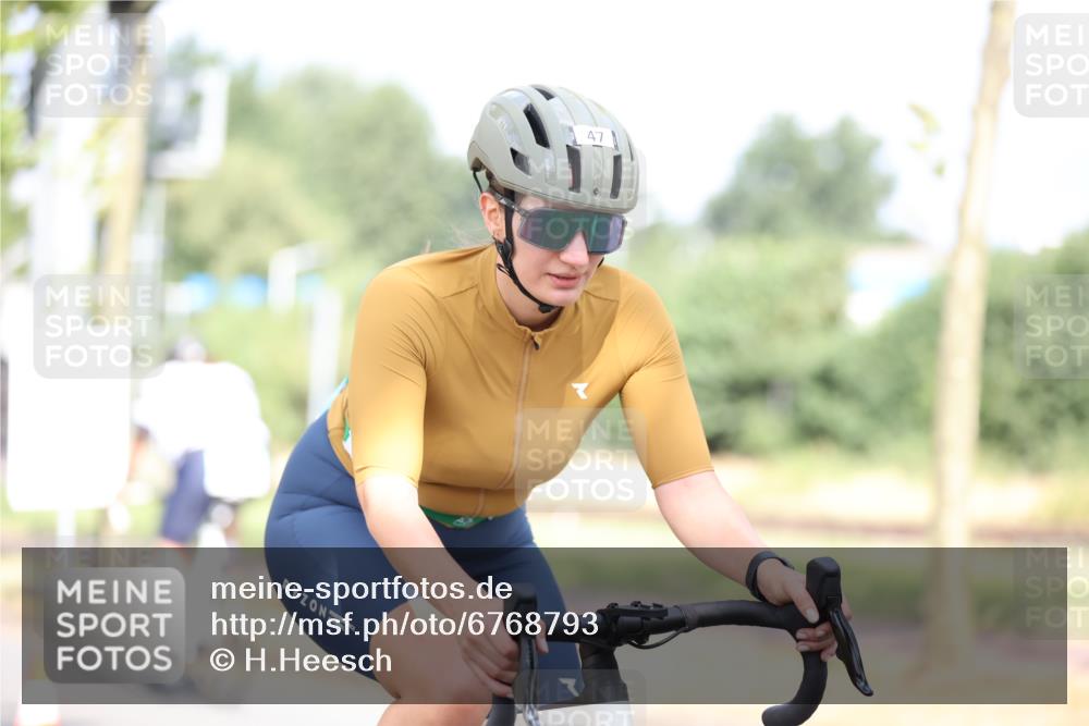 11.08.2024 - GEWOBA Citytriathlon Bremen H.Heesch http://msf.ph/oto/6768793 11.08.2024 10:41:37 Radfahren 7, 35, 47, 110 meine-sportfotos.de