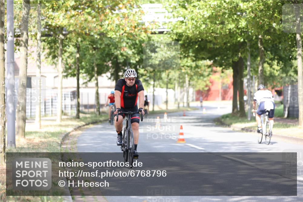 11.08.2024 - GEWOBA Citytriathlon Bremen H.Heesch http://msf.ph/oto/6768796 11.08.2024 10:41:39 Radfahren 7, 35, 47, 102, 110 meine-sportfotos.de