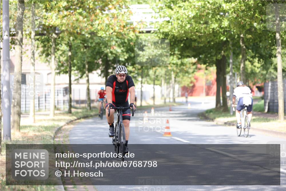 11.08.2024 - GEWOBA Citytriathlon Bremen H.Heesch http://msf.ph/oto/6768798 11.08.2024 10:41:39 Radfahren 7, 35, 47, 102, 110 meine-sportfotos.de
