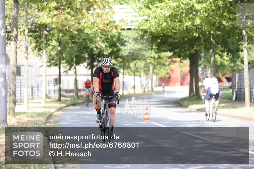 11.08.2024 - GEWOBA Citytriathlon Bremen H.Heesch http://msf.ph/oto/6768801 11.08.2024 10:41:39 Radfahren 7, 35, 47, 102, 110 meine-sportfotos.de