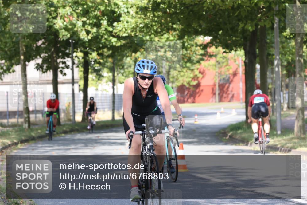 11.08.2024 - GEWOBA Citytriathlon Bremen H.Heesch http://msf.ph/oto/6768803 11.08.2024 10:24:10 Radfahren 23, 33, 37, 44, 51, 80, 101, 116 meine-sportfotos.de