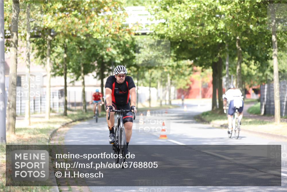 11.08.2024 - GEWOBA Citytriathlon Bremen H.Heesch http://msf.ph/oto/6768805 11.08.2024 10:41:39 Radfahren 7, 35, 47, 102, 110 meine-sportfotos.de