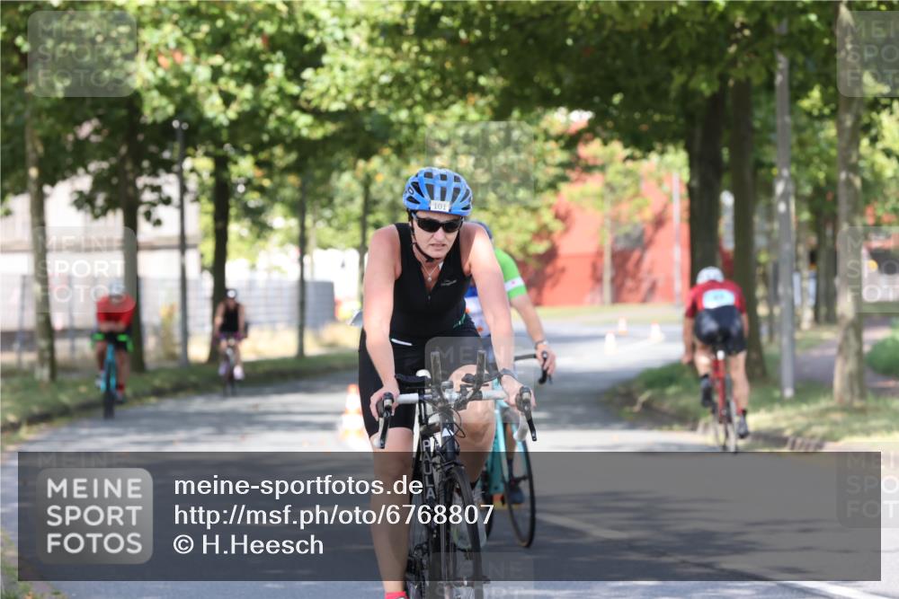 11.08.2024 - GEWOBA Citytriathlon Bremen H.Heesch http://msf.ph/oto/6768807 11.08.2024 10:24:10 Radfahren 23, 33, 37, 44, 51, 80, 101, 116 meine-sportfotos.de