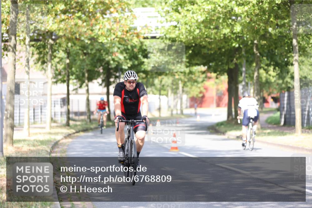 11.08.2024 - GEWOBA Citytriathlon Bremen H.Heesch http://msf.ph/oto/6768809 11.08.2024 10:41:39 Radfahren 7, 35, 47, 102, 110 meine-sportfotos.de