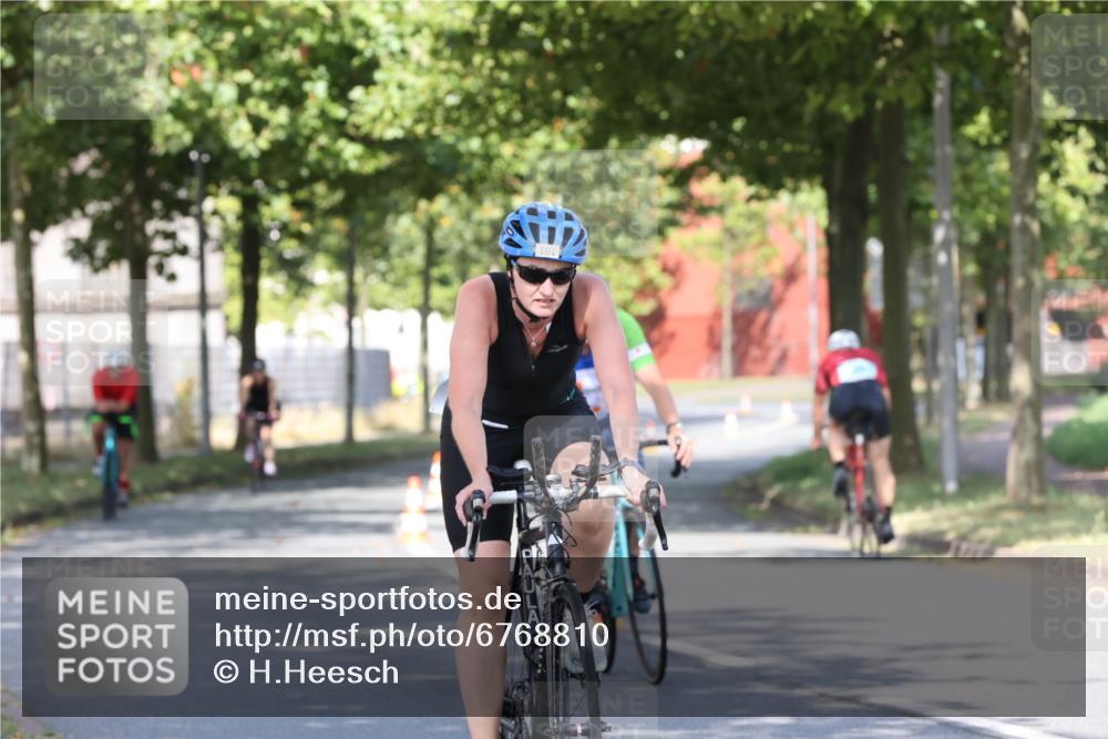 11.08.2024 - GEWOBA Citytriathlon Bremen H.Heesch http://msf.ph/oto/6768810 11.08.2024 10:24:10 Radfahren 23, 33, 37, 44, 51, 80, 101, 116 meine-sportfotos.de