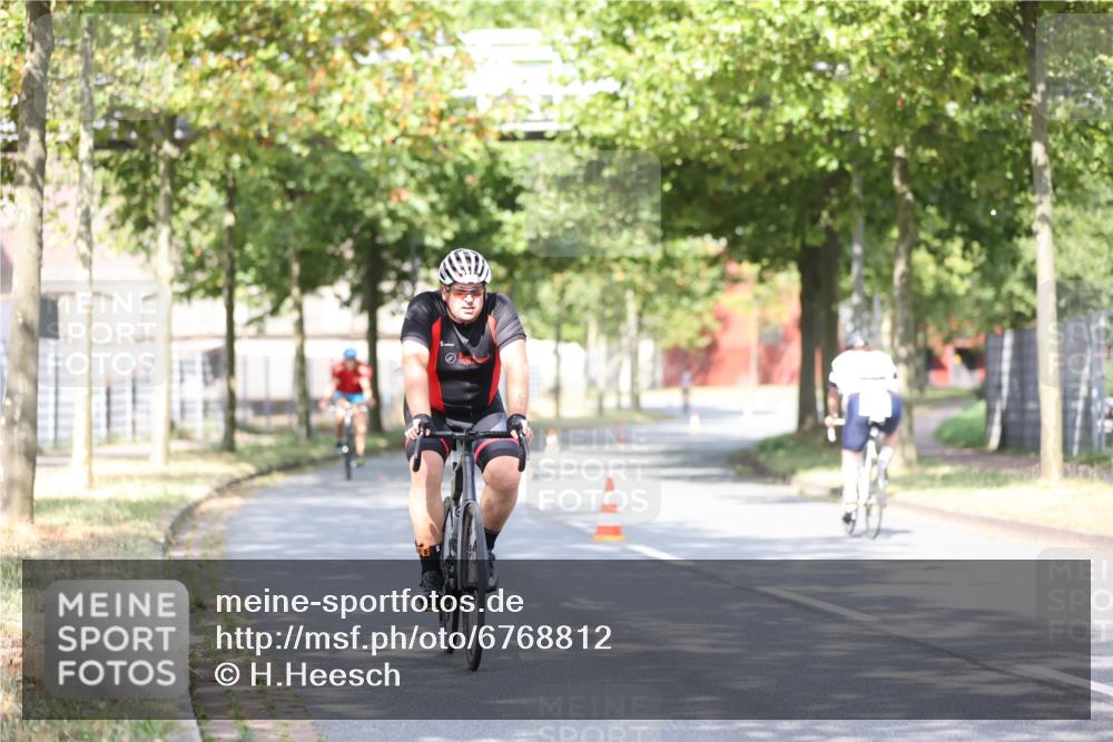 11.08.2024 - GEWOBA Citytriathlon Bremen H.Heesch http://msf.ph/oto/6768812 11.08.2024 10:41:39 Radfahren 7, 35, 47, 102, 110 meine-sportfotos.de