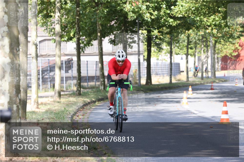 11.08.2024 - GEWOBA Citytriathlon Bremen H.Heesch http://msf.ph/oto/6768813 11.08.2024 10:24:13 Radfahren 23, 33, 44, 80, 101, 116 meine-sportfotos.de