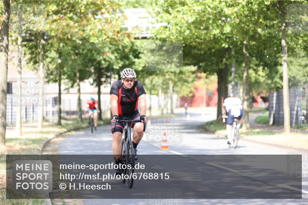 11.08.2024 - GEWOBA Citytriathlon Bremen H.Heesch http://msf.ph/oto/6768815 11.08.2024 10:41:39 Radfahren 7, 35, 47, 102, 110 meine-sportfotos.de