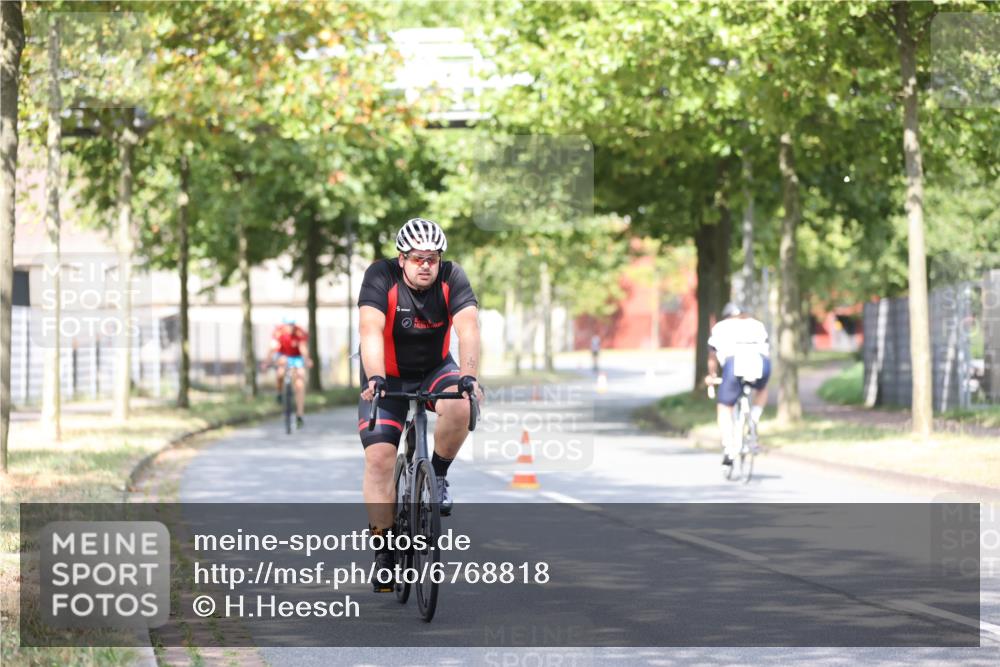 11.08.2024 - GEWOBA Citytriathlon Bremen H.Heesch http://msf.ph/oto/6768818 11.08.2024 10:41:39 Radfahren 7, 35, 47, 102, 110 meine-sportfotos.de