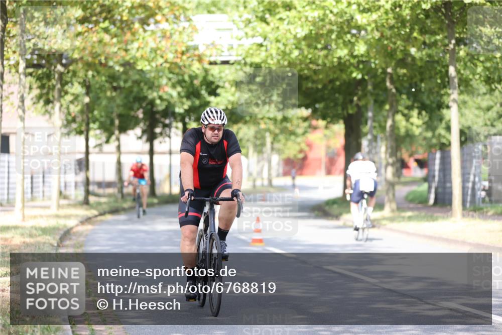 11.08.2024 - GEWOBA Citytriathlon Bremen H.Heesch http://msf.ph/oto/6768819 11.08.2024 10:41:39 Radfahren 7, 35, 47, 102, 110 meine-sportfotos.de