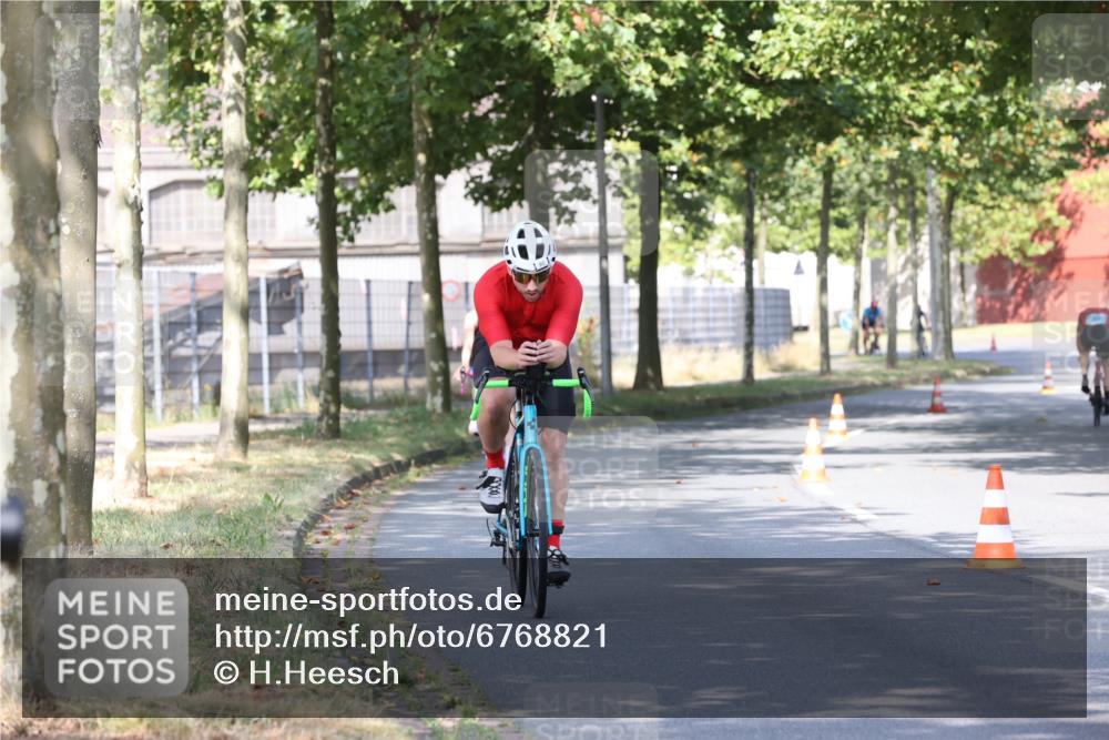 11.08.2024 - GEWOBA Citytriathlon Bremen H.Heesch http://msf.ph/oto/6768821 11.08.2024 10:24:14 Radfahren 23, 33, 44, 80, 101, 116 meine-sportfotos.de