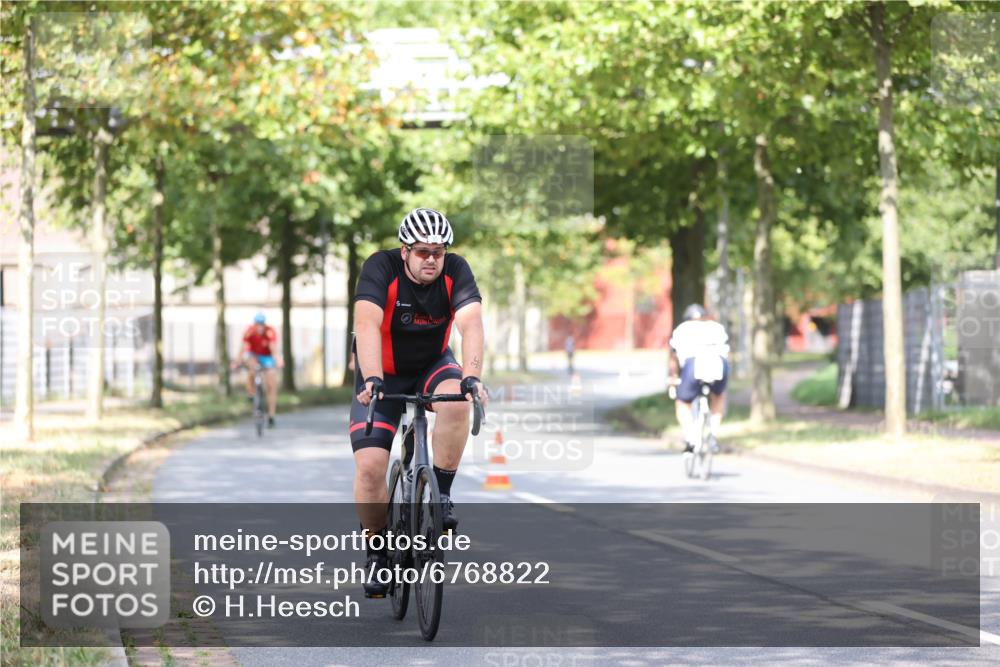 11.08.2024 - GEWOBA Citytriathlon Bremen H.Heesch http://msf.ph/oto/6768822 11.08.2024 10:41:39 Radfahren 7, 35, 47, 102, 110 meine-sportfotos.de