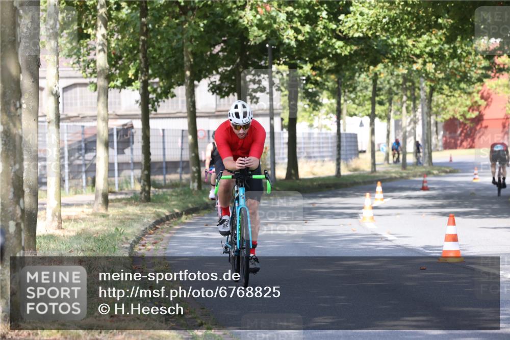 11.08.2024 - GEWOBA Citytriathlon Bremen H.Heesch http://msf.ph/oto/6768825 11.08.2024 10:24:14 Radfahren 23, 33, 44, 80, 101, 116 meine-sportfotos.de