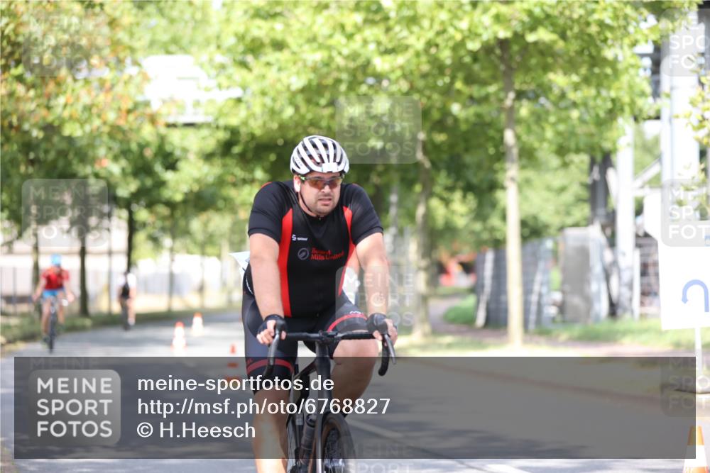 11.08.2024 - GEWOBA Citytriathlon Bremen H.Heesch http://msf.ph/oto/6768827 11.08.2024 10:41:40 Radfahren 7, 35, 47, 102, 110 meine-sportfotos.de