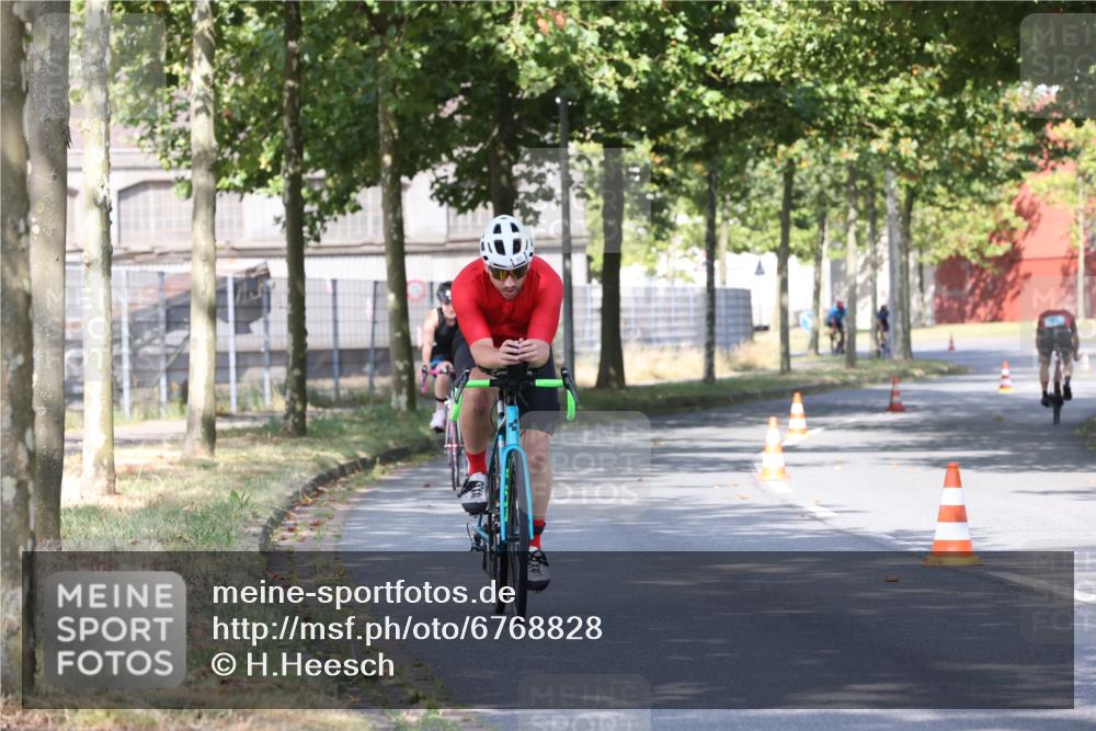 11.08.2024 - GEWOBA Citytriathlon Bremen H.Heesch http://msf.ph/oto/6768828 11.08.2024 10:24:14 Radfahren 23, 33, 44, 80, 101, 116 meine-sportfotos.de