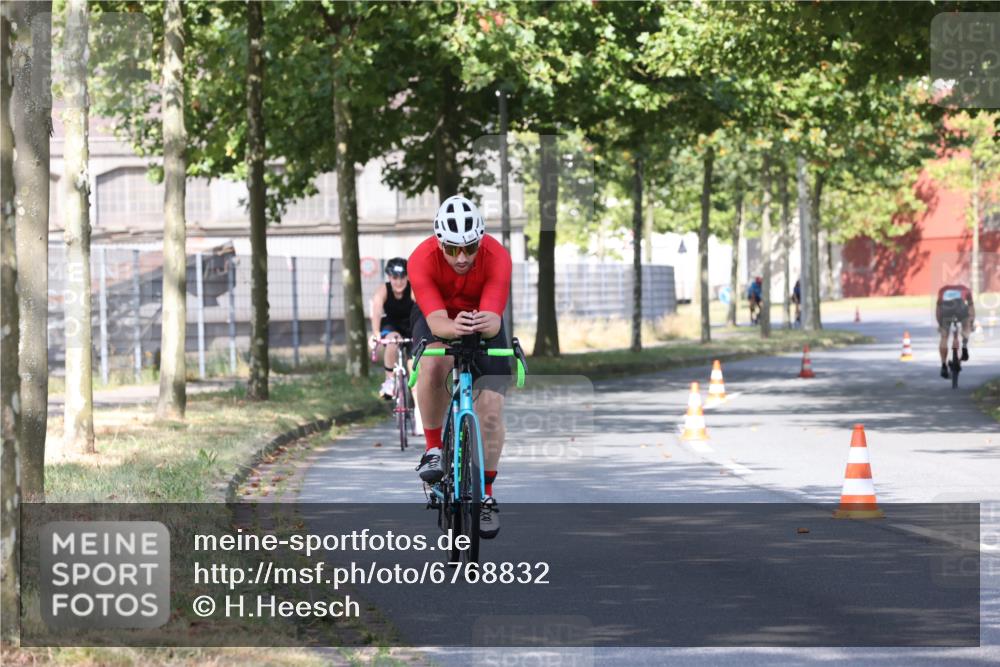 11.08.2024 - GEWOBA Citytriathlon Bremen H.Heesch http://msf.ph/oto/6768832 11.08.2024 10:24:14 Radfahren 23, 33, 44, 80, 101, 116 meine-sportfotos.de
