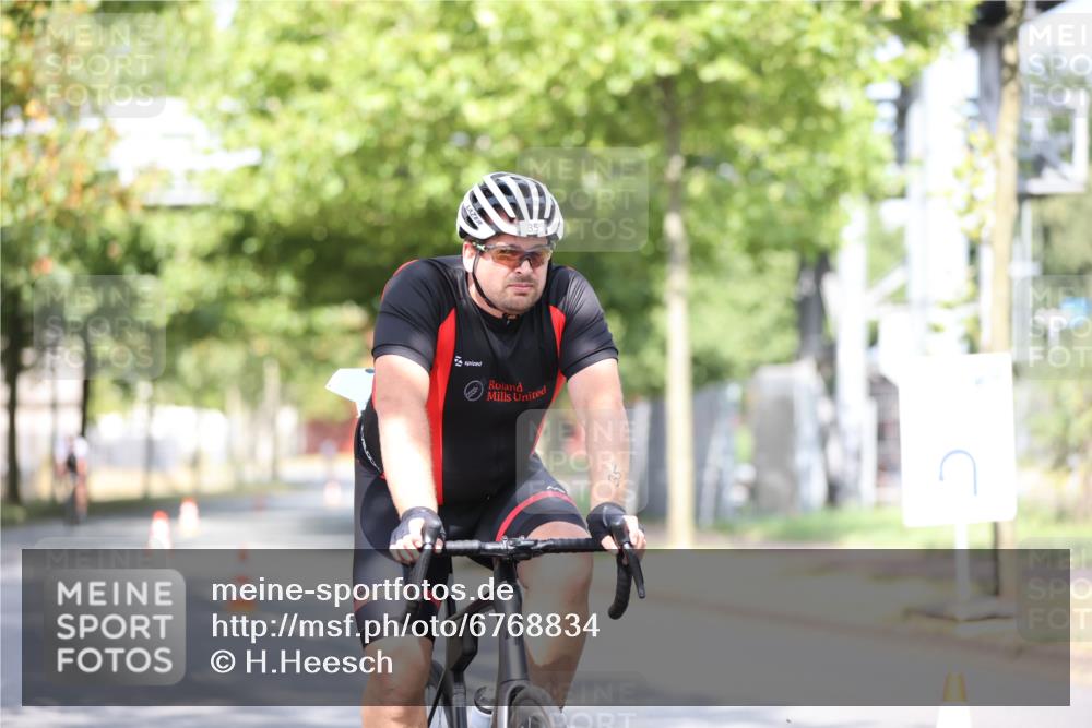 11.08.2024 - GEWOBA Citytriathlon Bremen H.Heesch http://msf.ph/oto/6768834 11.08.2024 10:41:40 Radfahren 7, 35, 47, 102, 110 meine-sportfotos.de