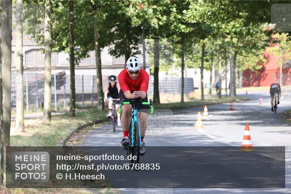 11.08.2024 - GEWOBA Citytriathlon Bremen H.Heesch http://msf.ph/oto/6768835 11.08.2024 10:24:14 Radfahren 23, 33, 44, 80, 101, 116 meine-sportfotos.de