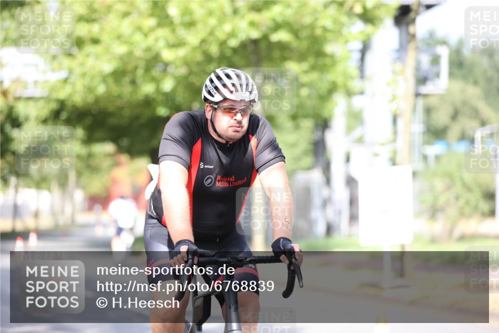 11.08.2024 - GEWOBA Citytriathlon Bremen H.Heesch http://msf.ph/oto/6768839 11.08.2024 10:41:40 Radfahren 7, 35, 47, 102, 110 meine-sportfotos.de