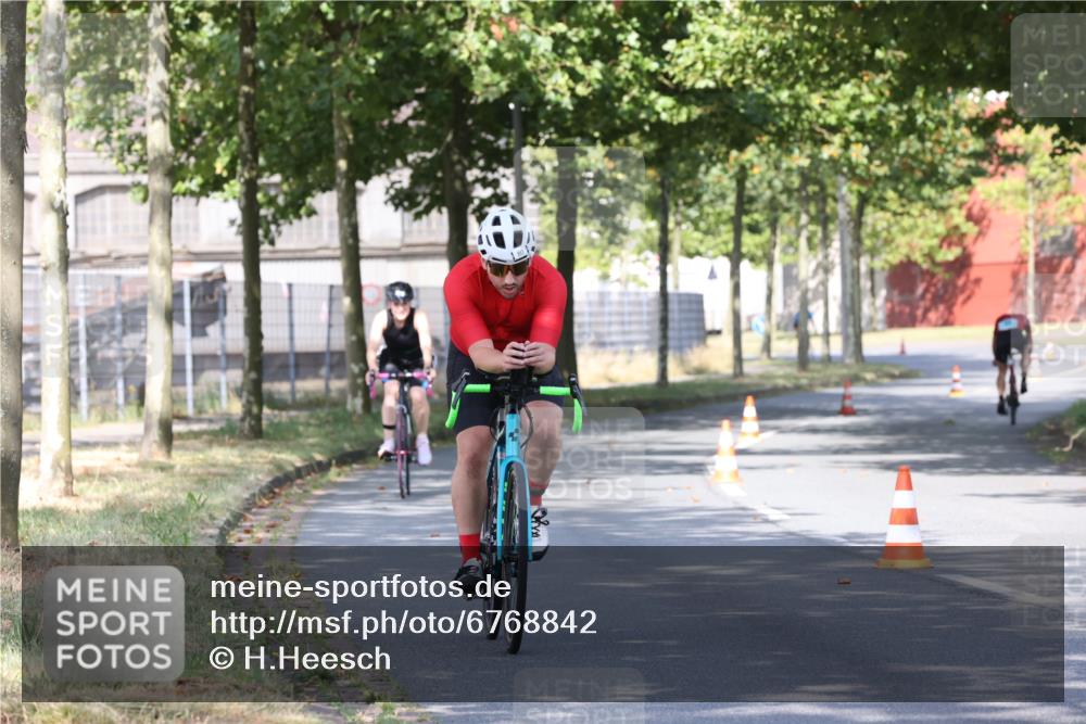 11.08.2024 - GEWOBA Citytriathlon Bremen H.Heesch http://msf.ph/oto/6768842 11.08.2024 10:24:14 Radfahren 23, 33, 44, 80, 101, 116 meine-sportfotos.de