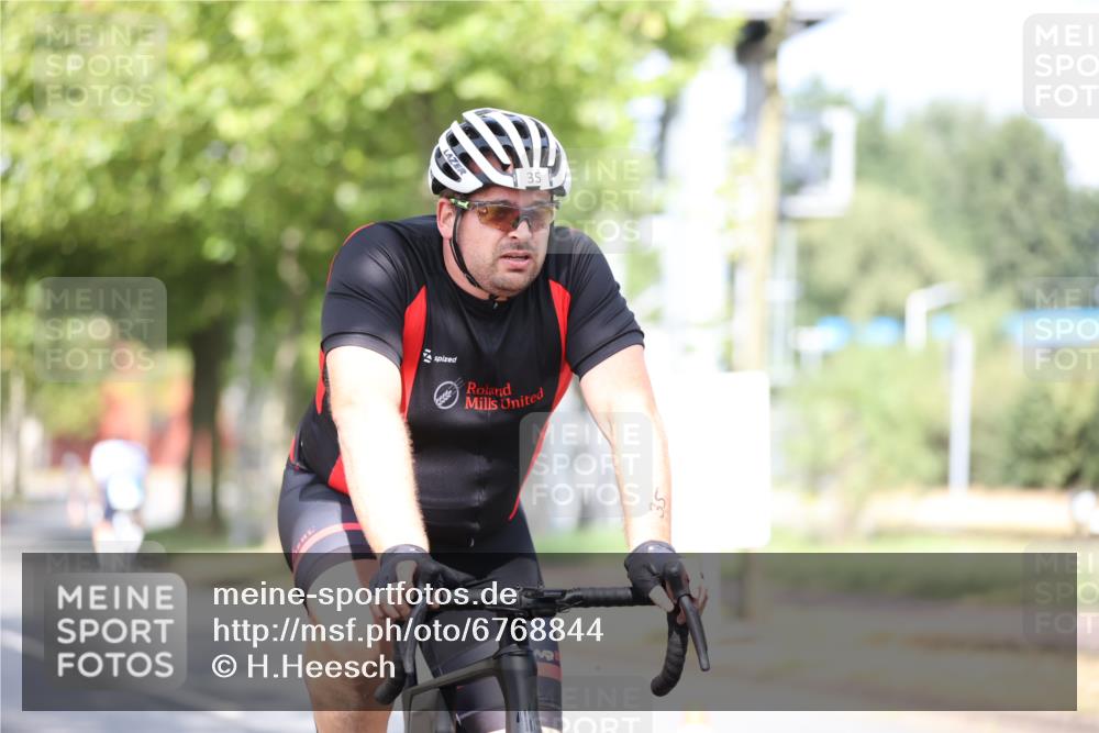 11.08.2024 - GEWOBA Citytriathlon Bremen H.Heesch http://msf.ph/oto/6768844 11.08.2024 10:41:40 Radfahren 7, 35, 47, 102, 110 meine-sportfotos.de