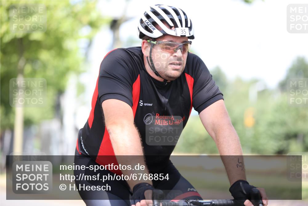 11.08.2024 - GEWOBA Citytriathlon Bremen H.Heesch http://msf.ph/oto/6768854 11.08.2024 10:41:40 Radfahren 7, 35, 47, 102, 110 meine-sportfotos.de