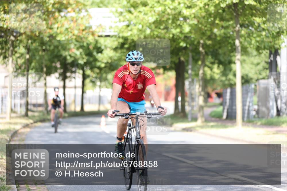 11.08.2024 - GEWOBA Citytriathlon Bremen H.Heesch http://msf.ph/oto/6768858 11.08.2024 10:41:44 Radfahren 7, 35, 47, 102, 110 meine-sportfotos.de